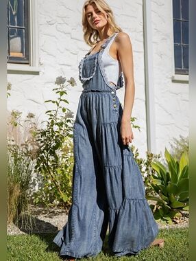 eesome Washed Blue Tiered Denim Wide-Leg Overalls. NWT Size Small